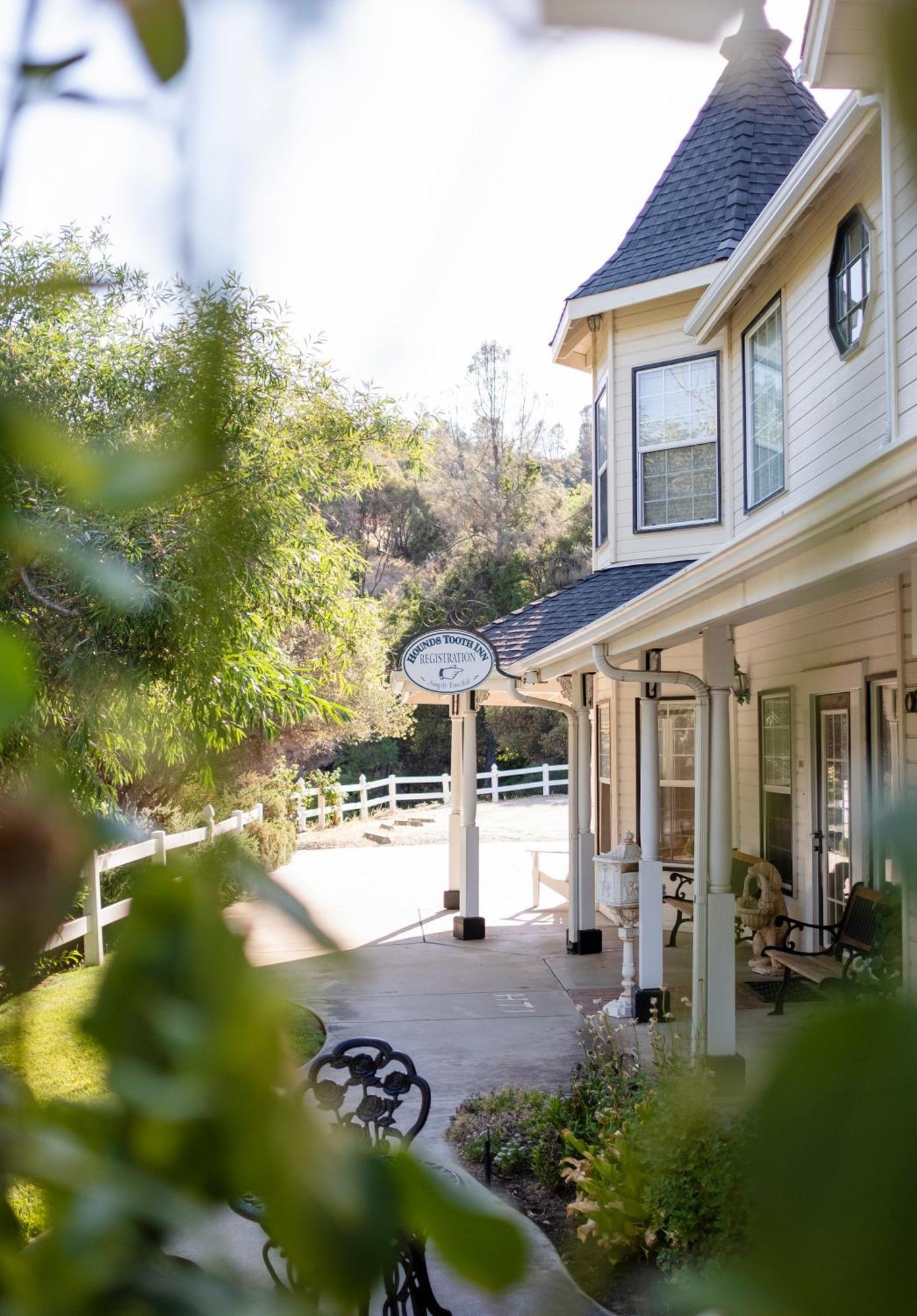 Hounds Tooth Inn Oakhurst Exteriér fotografie